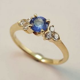 Bespoke Unique Engagement Rings - Package B: 18ct yellow gold with blue sapphire and diamond