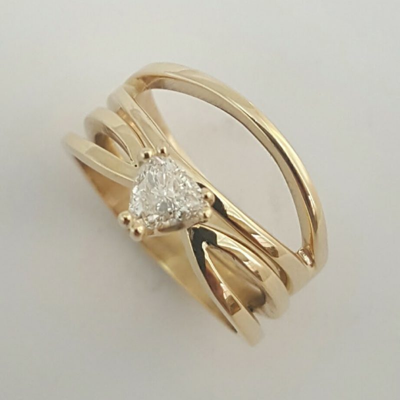 Package C: 18ct yellow gold set of two interlocking rings with a trillion cut diamond